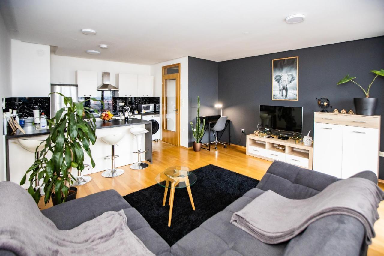 Hermes Apartment & 2 Free Garage Secured Parkings Ljubljana Exterior foto